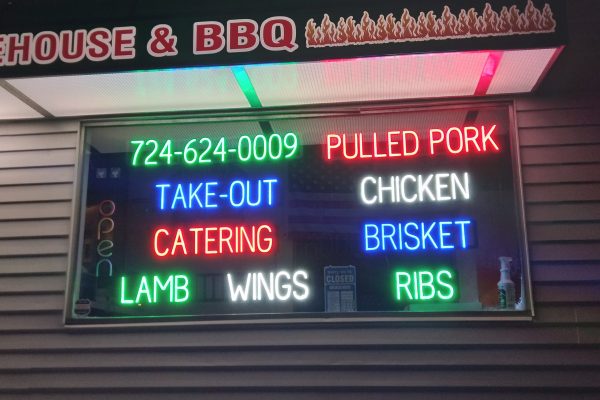 LED signs for restaurants showing Rochester Smokehouse’s SpellBrite signs