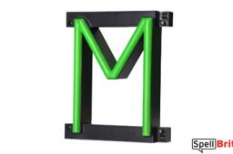 Letra LED M, con luces LED que parecen letras de neón