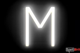 Letra LED M, con luces LED que parecen letras de neón